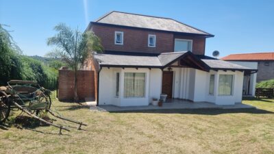 Casa familiar rodeada de verde en 4 Hojas, Mendiolaza