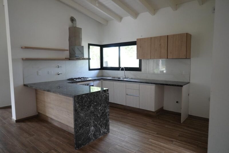 Residencia con amplio parque en Chacras de la Villa