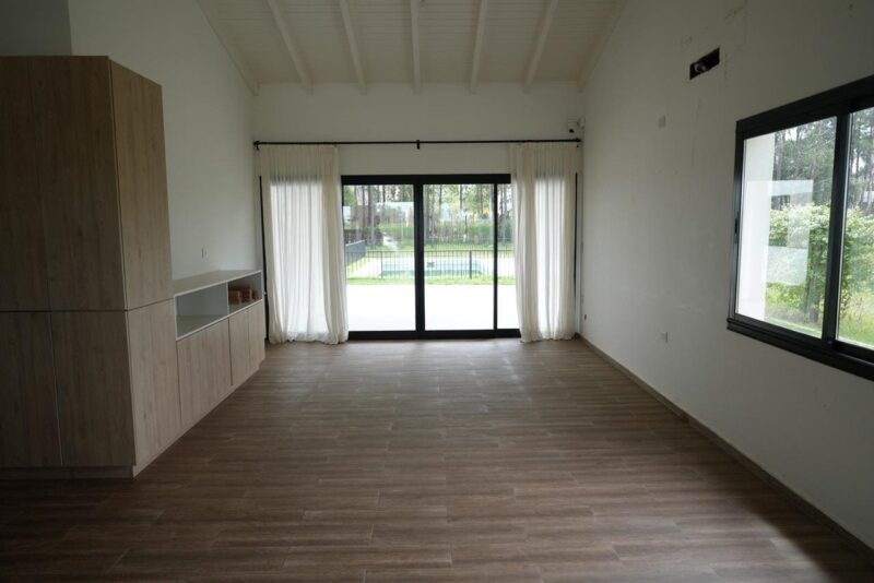 Residencia con amplio parque en Chacras de la Villa