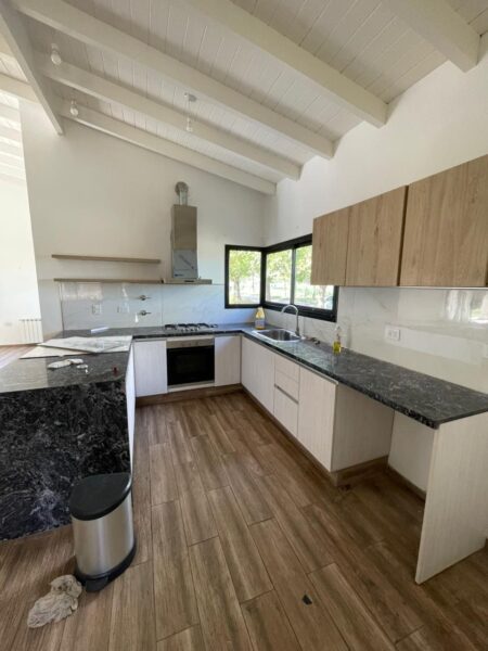 Residencia con amplio parque en Chacras de la Villa
