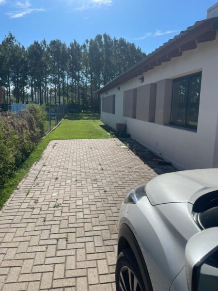 Residencia con amplio parque en Chacras de la Villa