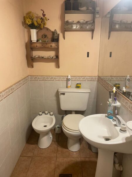 Casa con pileta y 1.650 m² de parque en Unquillo