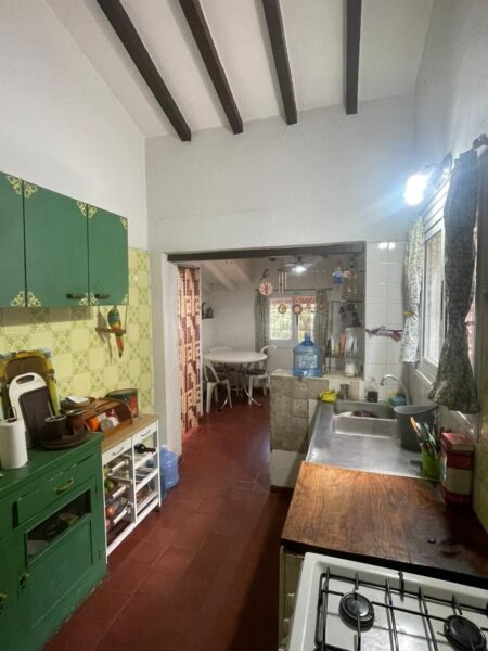 Casa con pileta y 1.650 m² de parque en Unquillo