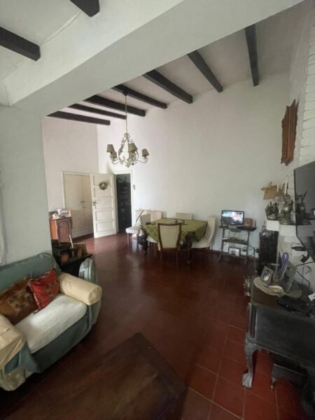 Casa con pileta y 1.650 m² de parque en Unquillo