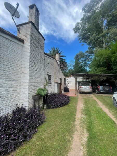 Casa con pileta y 1.650 m² de parque en Unquillo
